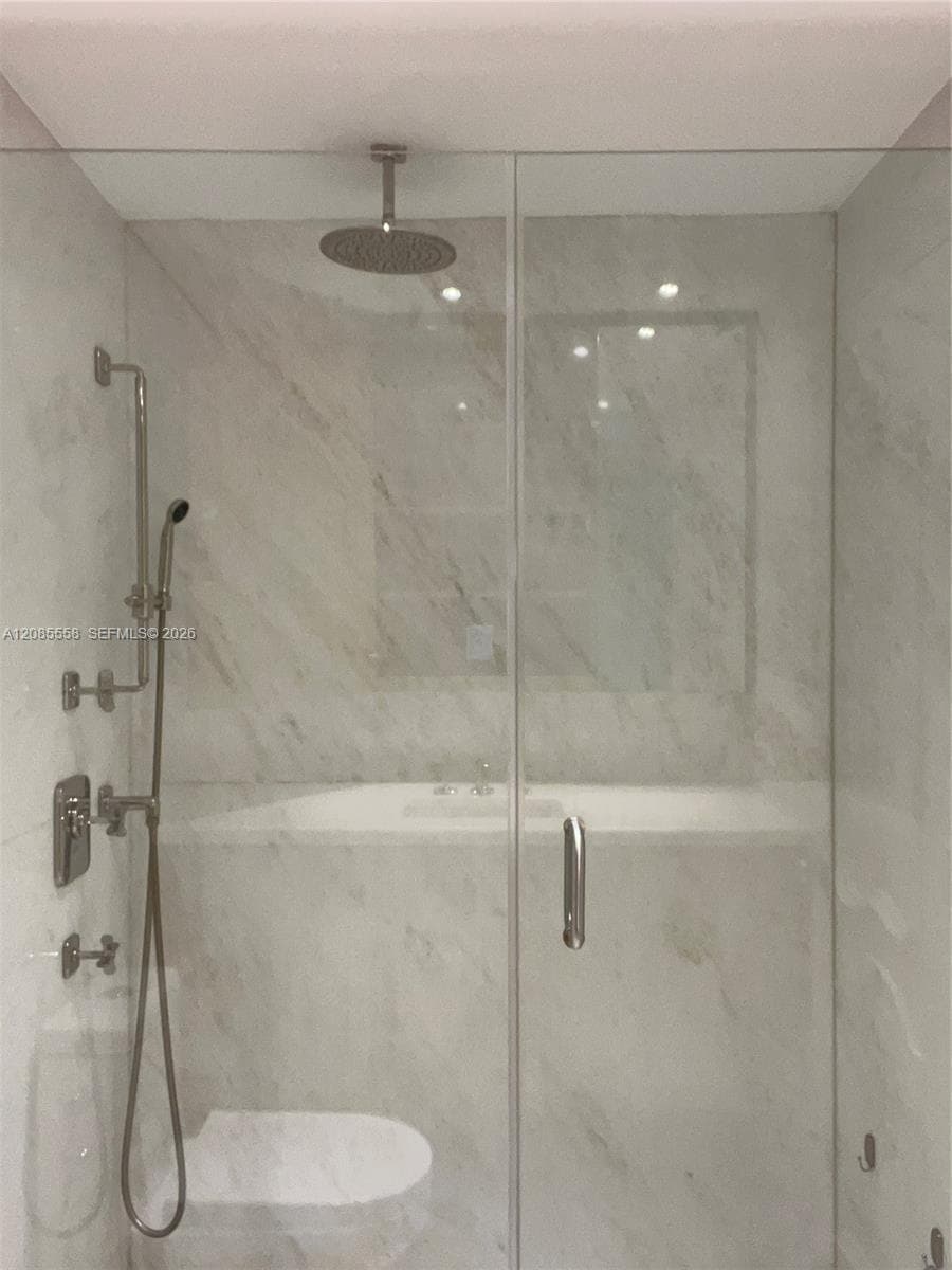 THE CARRIAGE HOUSE CONDO · #210 in Miami Beach - Photo 17