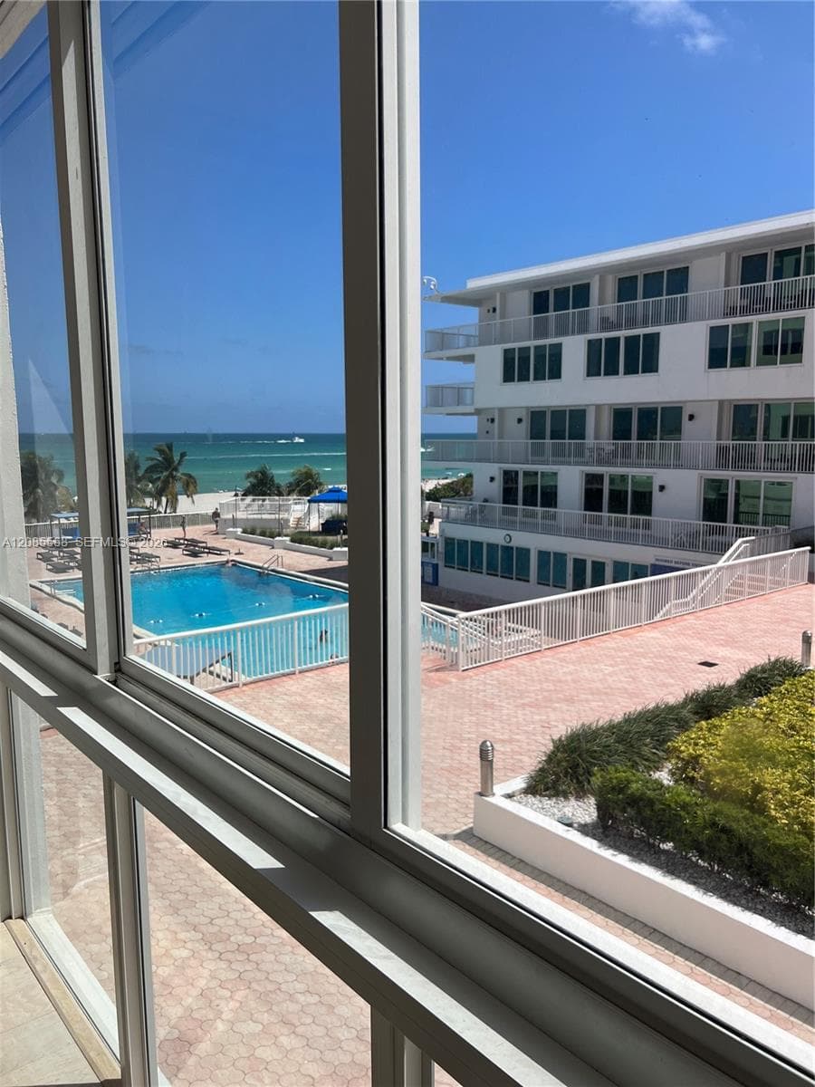 THE CARRIAGE HOUSE CONDO · #210 in Miami Beach - Photo 22