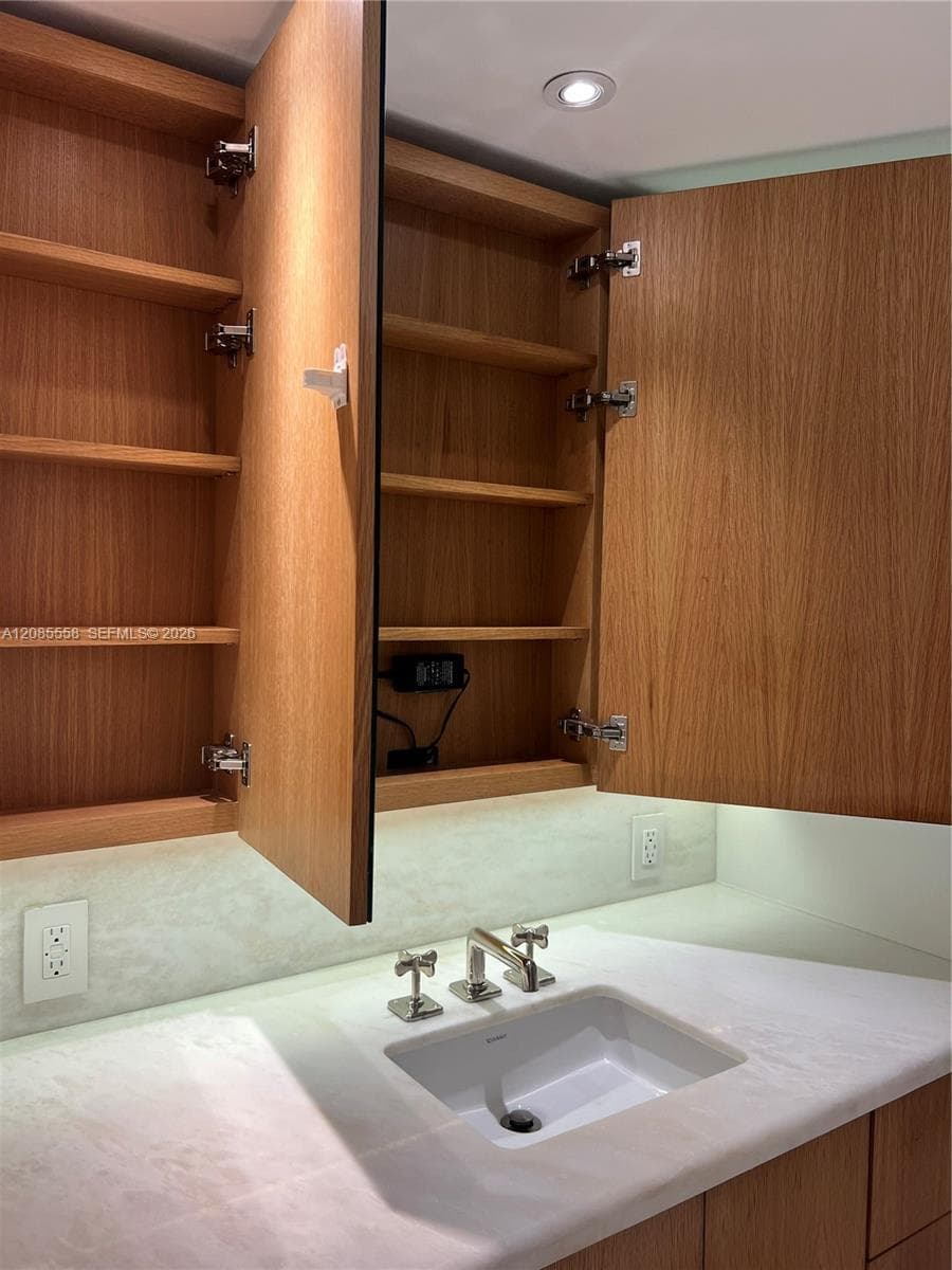 THE CARRIAGE HOUSE CONDO · #210 in Miami Beach - Photo 19