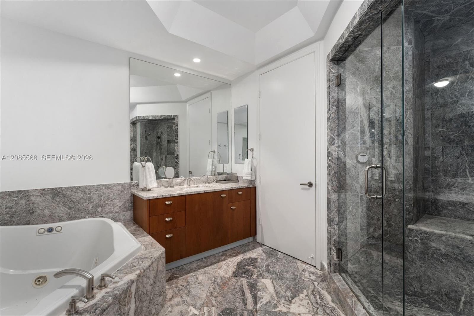 Turnberry Ocean Colony · #2502 in Sunny Isles Beach - Photo 17