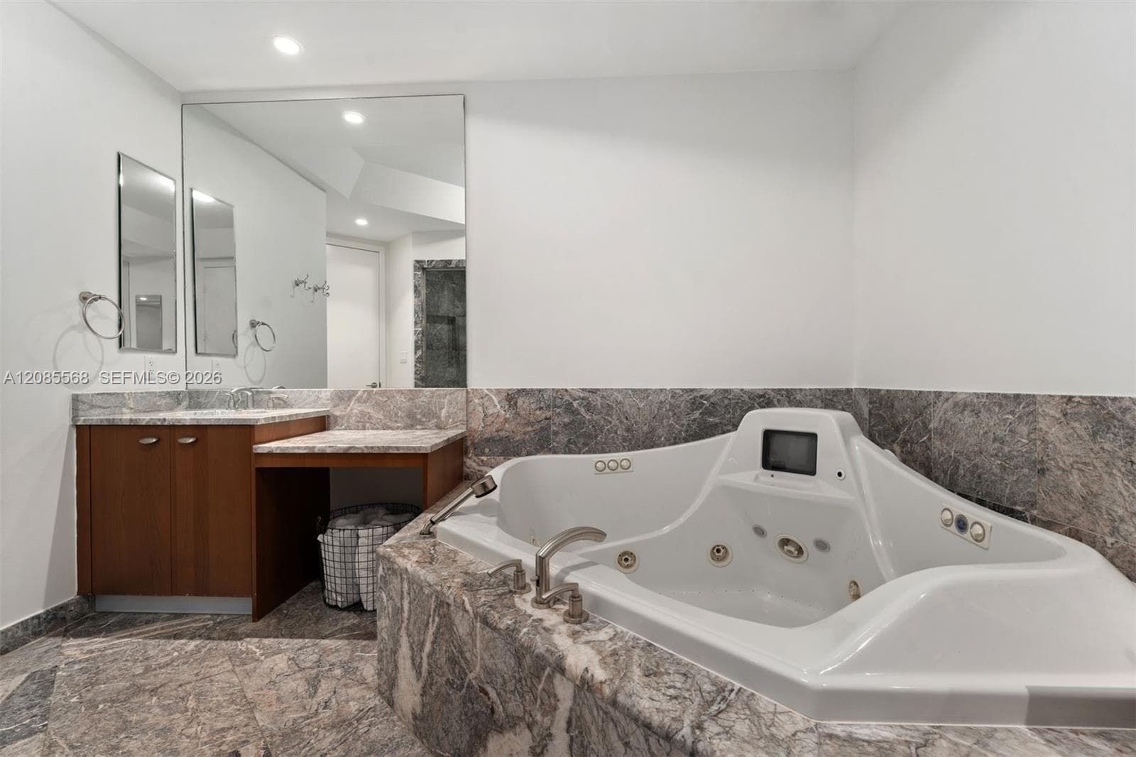 Turnberry Ocean Colony · #2502 in Sunny Isles Beach - Photo 16
