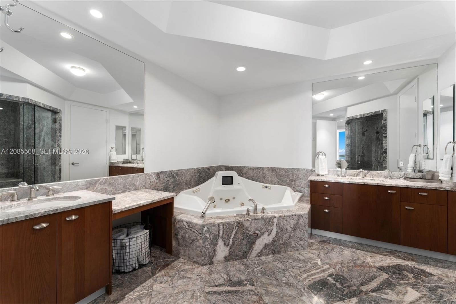 Turnberry Ocean Colony · #2502 in Sunny Isles Beach - Photo 15