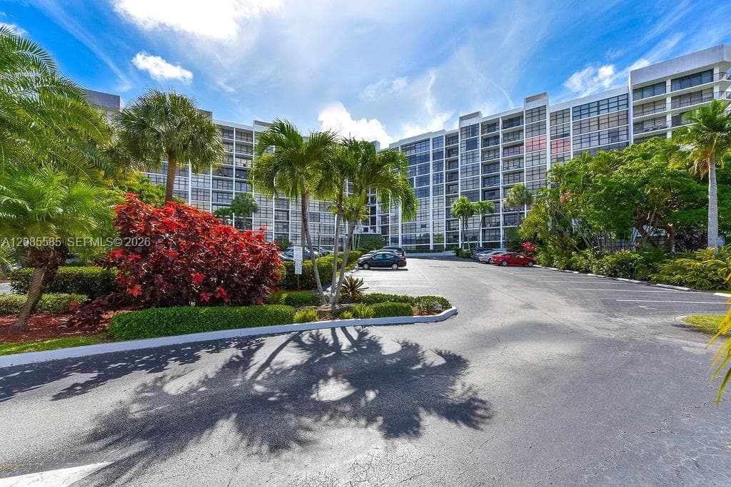 TOWERS OF OCEANVIEW SOUTH · #829 in Hallandale Beach - Photo 39