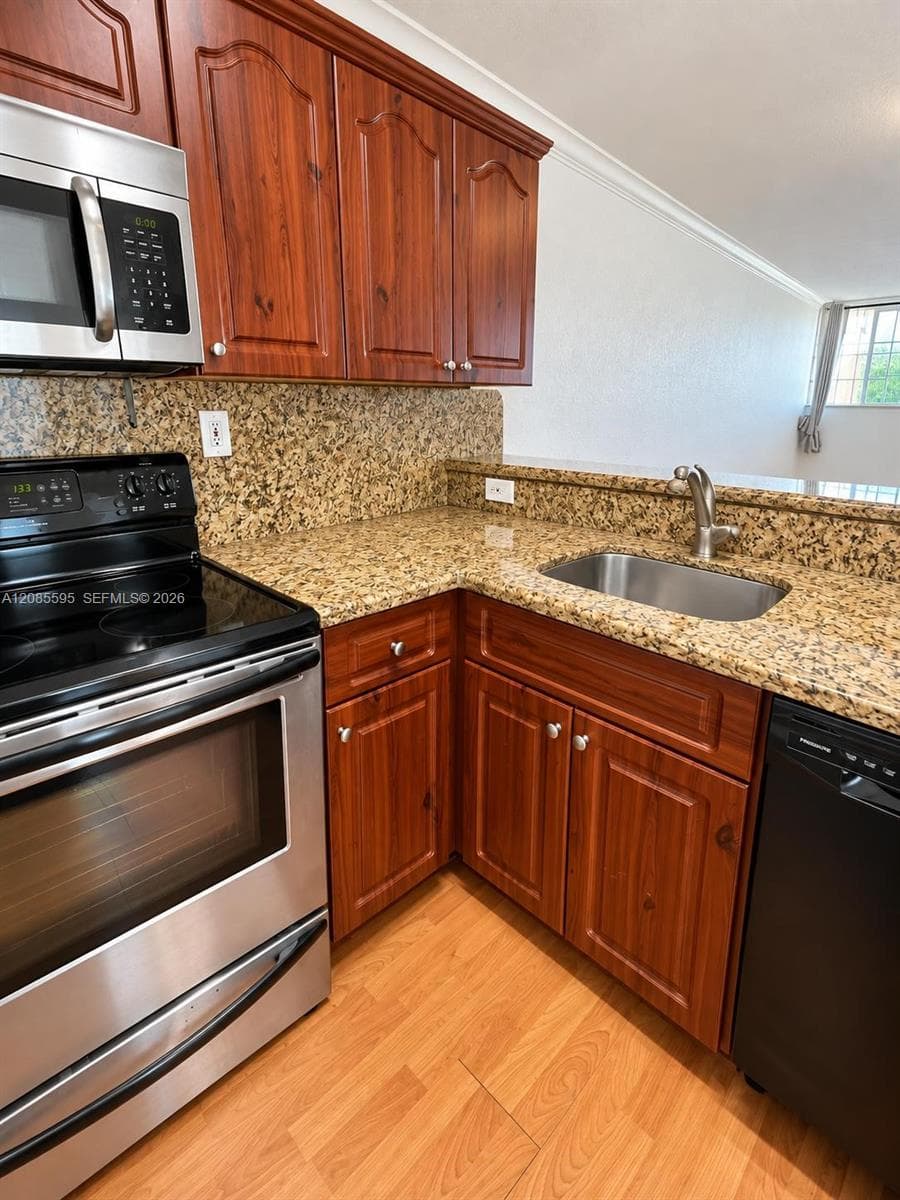 MADEIRA VILLAGE CONDO · #304 in Coral Gables - Photo 7