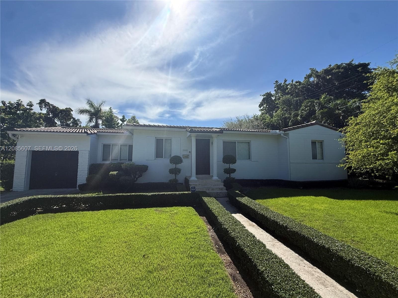 2001 Coral Gate Dr photo 3