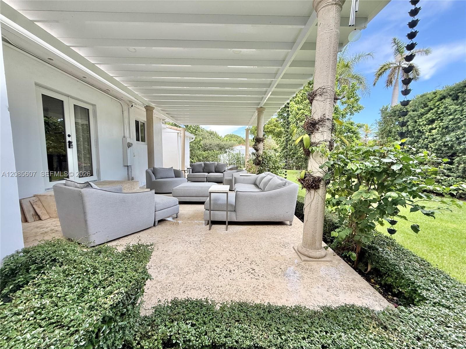 2001 Coral Gate Dr photo 1