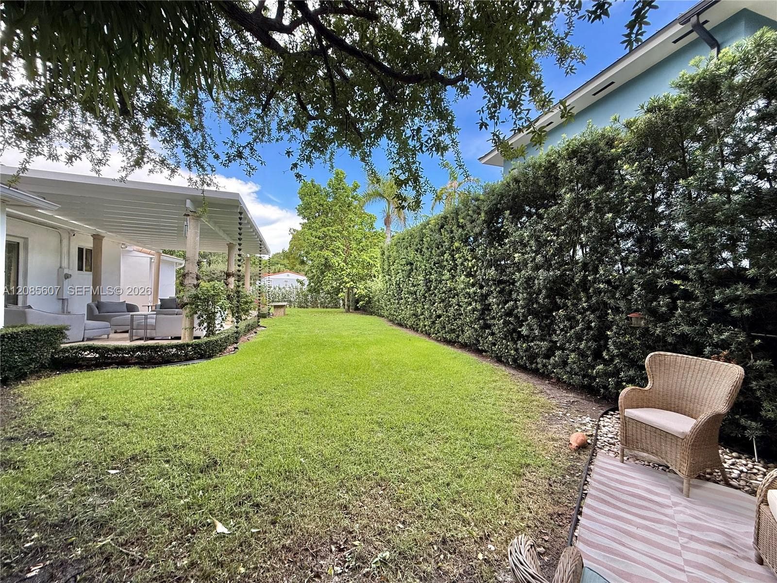 2001 Coral Gate Dr photo 45
