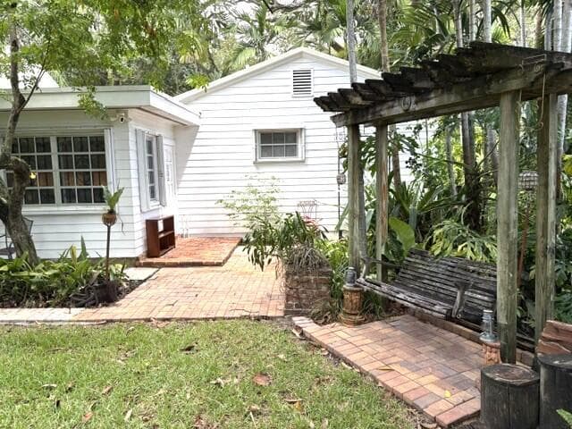 yardbkdoor