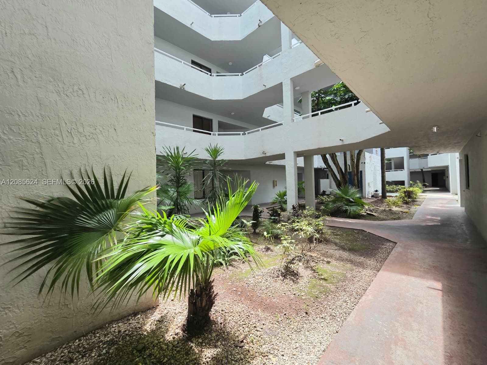 VERABELLA FALLS CONDO · #C-103 in Miami - Photo 5