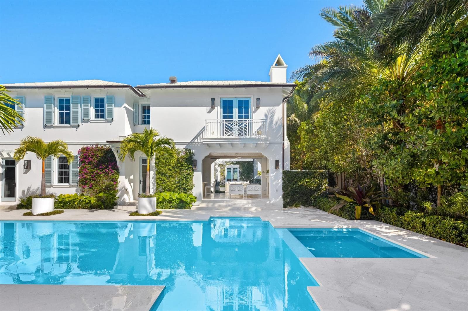 Main House to Pool