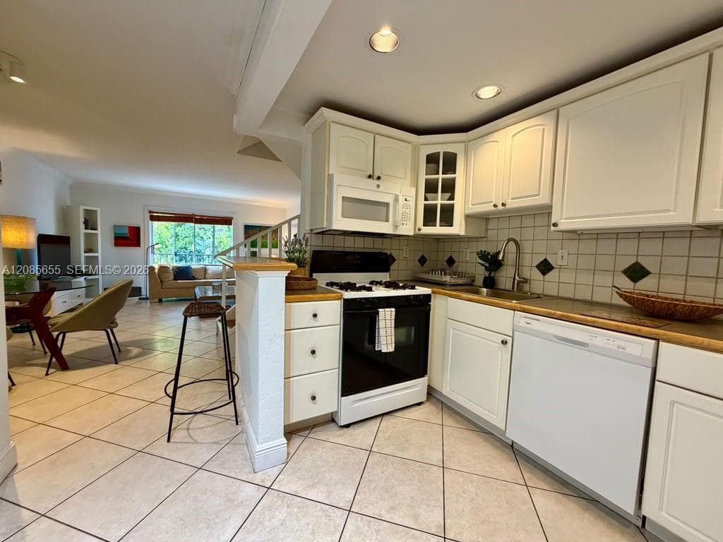 VILLAS OF PINECREST CONDO · #1033 in Pinecrest - Photo 12