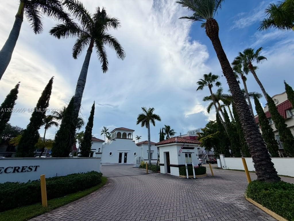 VILLAS OF PINECREST CONDO · #1033 in Pinecrest - Photo 1