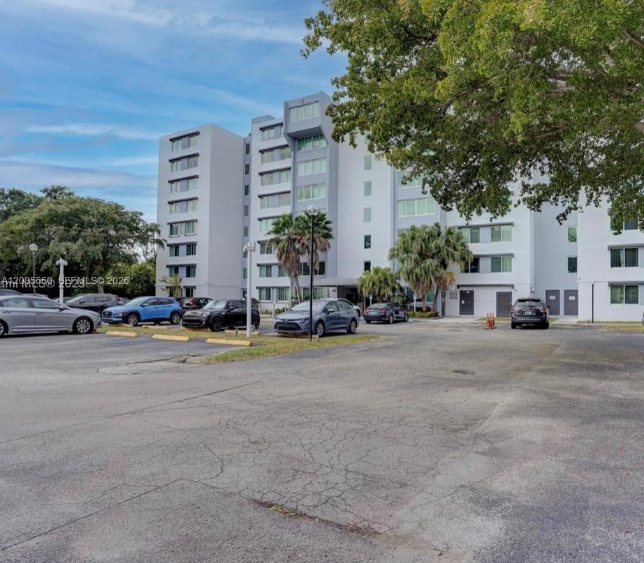SUMMIT TOWER I OF DADELAN · #504 in Miami - Photo 23