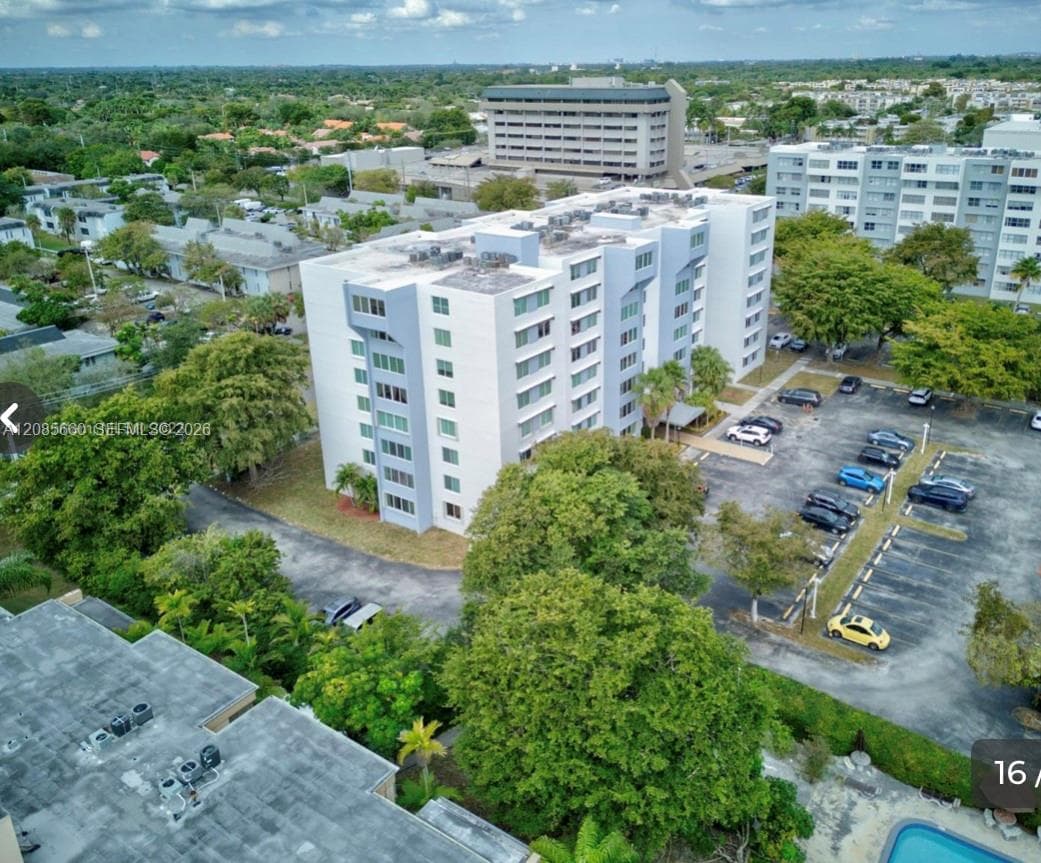 SUMMIT TOWER I OF DADELAN · #504 in Miami - Photo 24