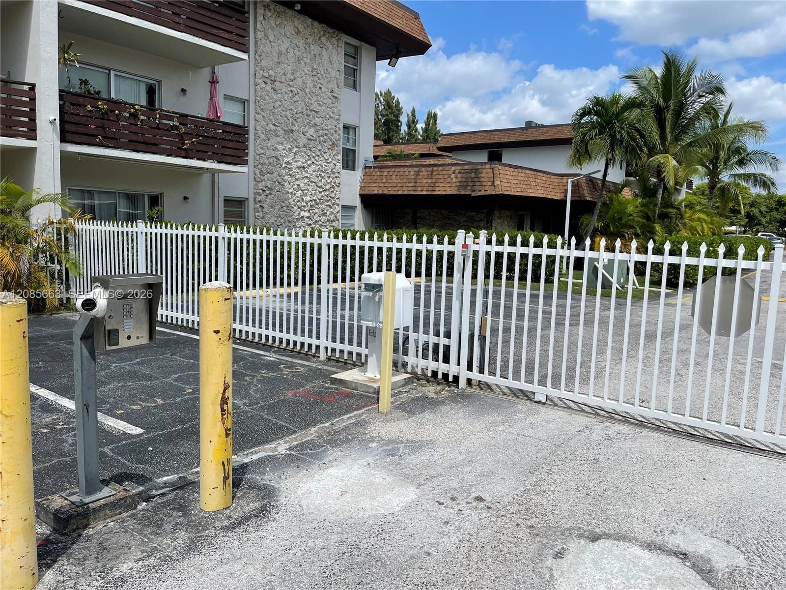 DADELAND CAPRI CONDO · #C202 in Miami - Photo 2