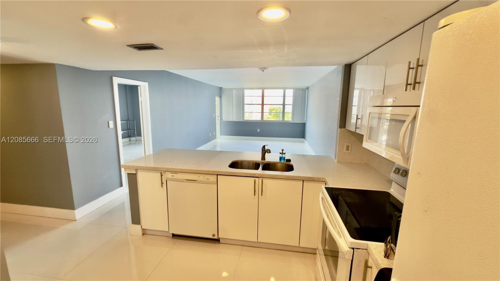BUCKLEY TOWERS CONDO · #422E in Miami - Photo 13