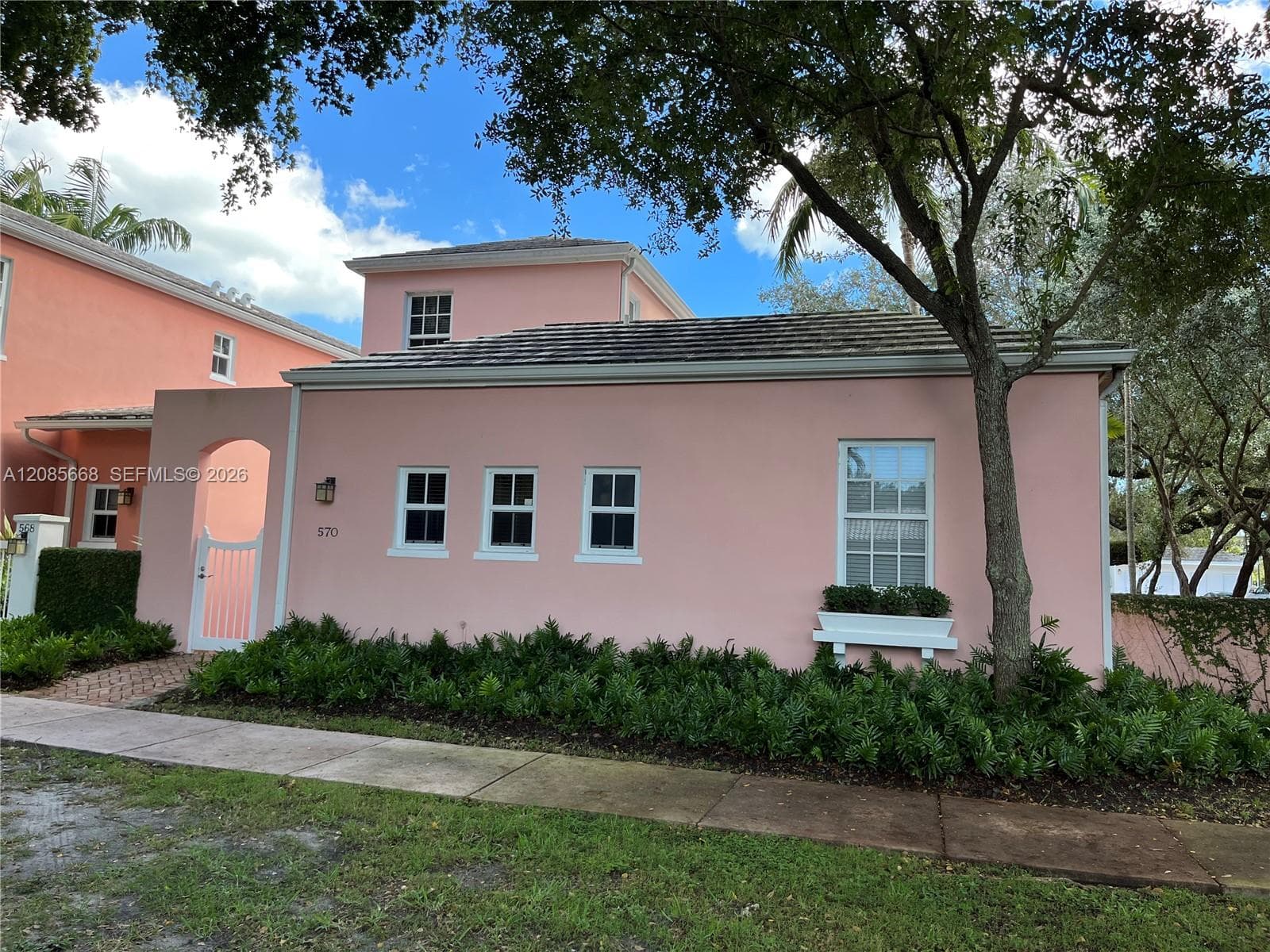 570 Loretto Ave #10 photo 2