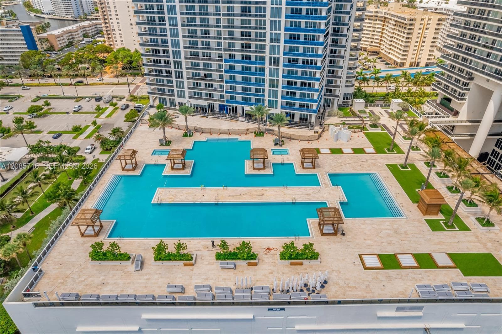 Beach Club Condo · #706 in Hallandale Beach - Photo 2