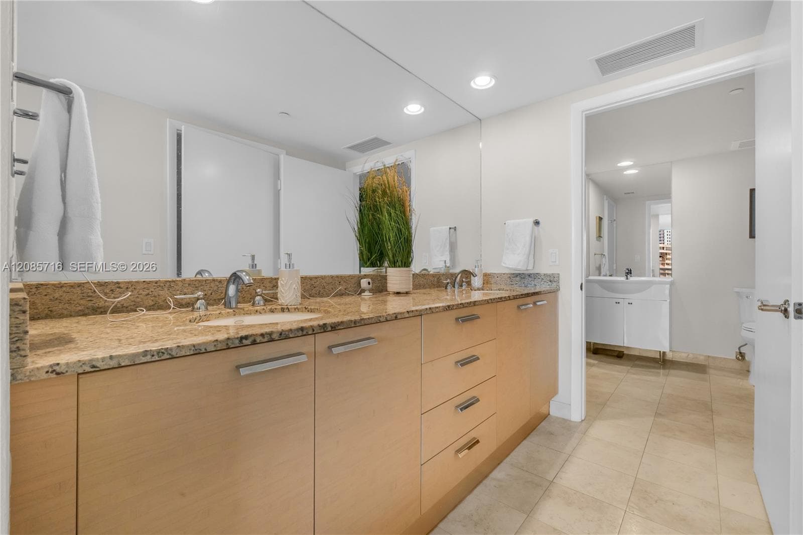 Beach Club Condo · #706 in Hallandale Beach - Photo 10