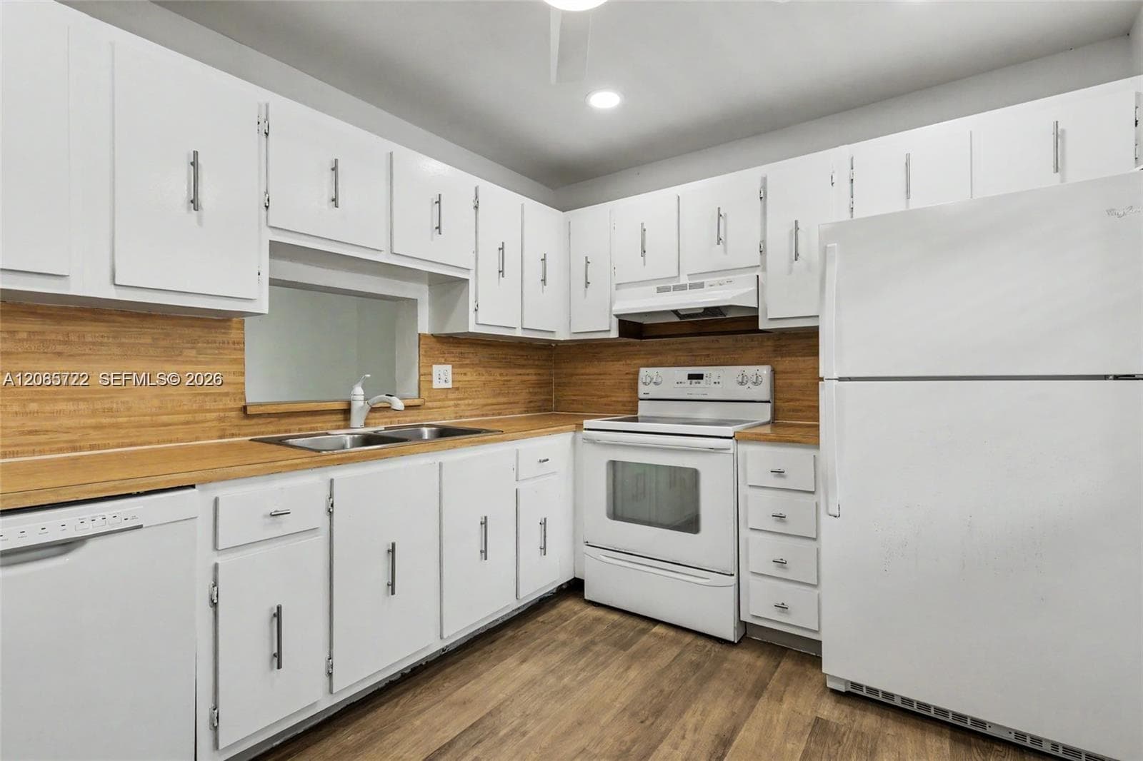 MEADOWBROOK LAKES CONDO · #103 in Dania Beach - Photo 13
