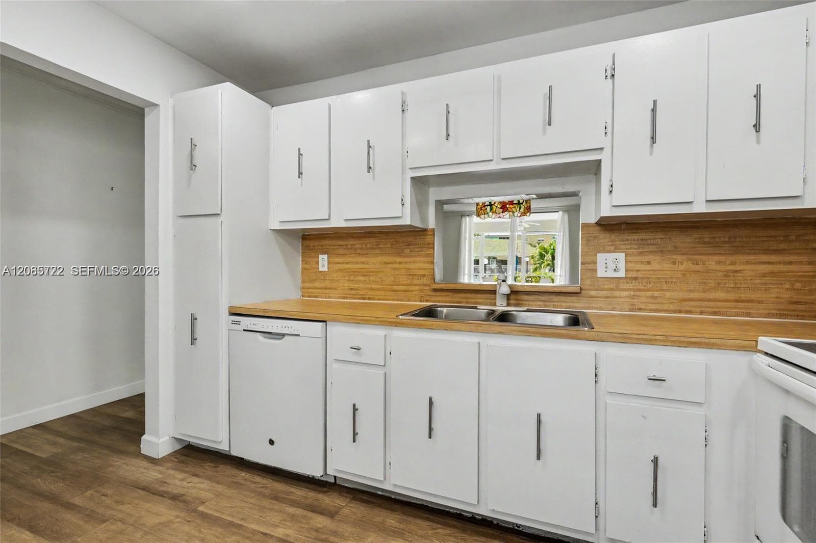 MEADOWBROOK LAKES CONDO · #103 in Dania Beach - Photo 9