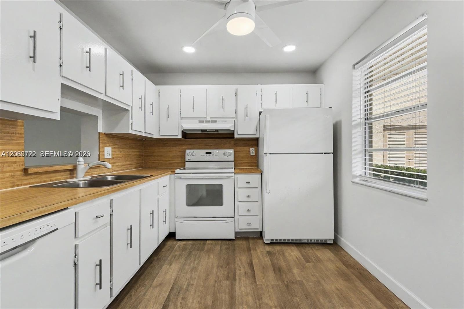 MEADOWBROOK LAKES CONDO · #103 in Dania Beach - Photo 10