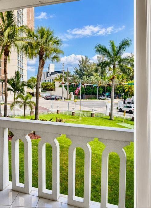 GOLDEN VIEW CONDO · #203 in Hallandale Beach - Photo 2