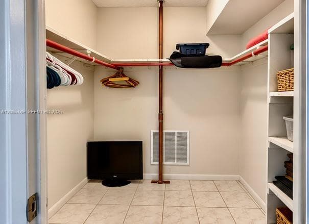 GOLDEN VIEW CONDO · #203 in Hallandale Beach - Photo 11