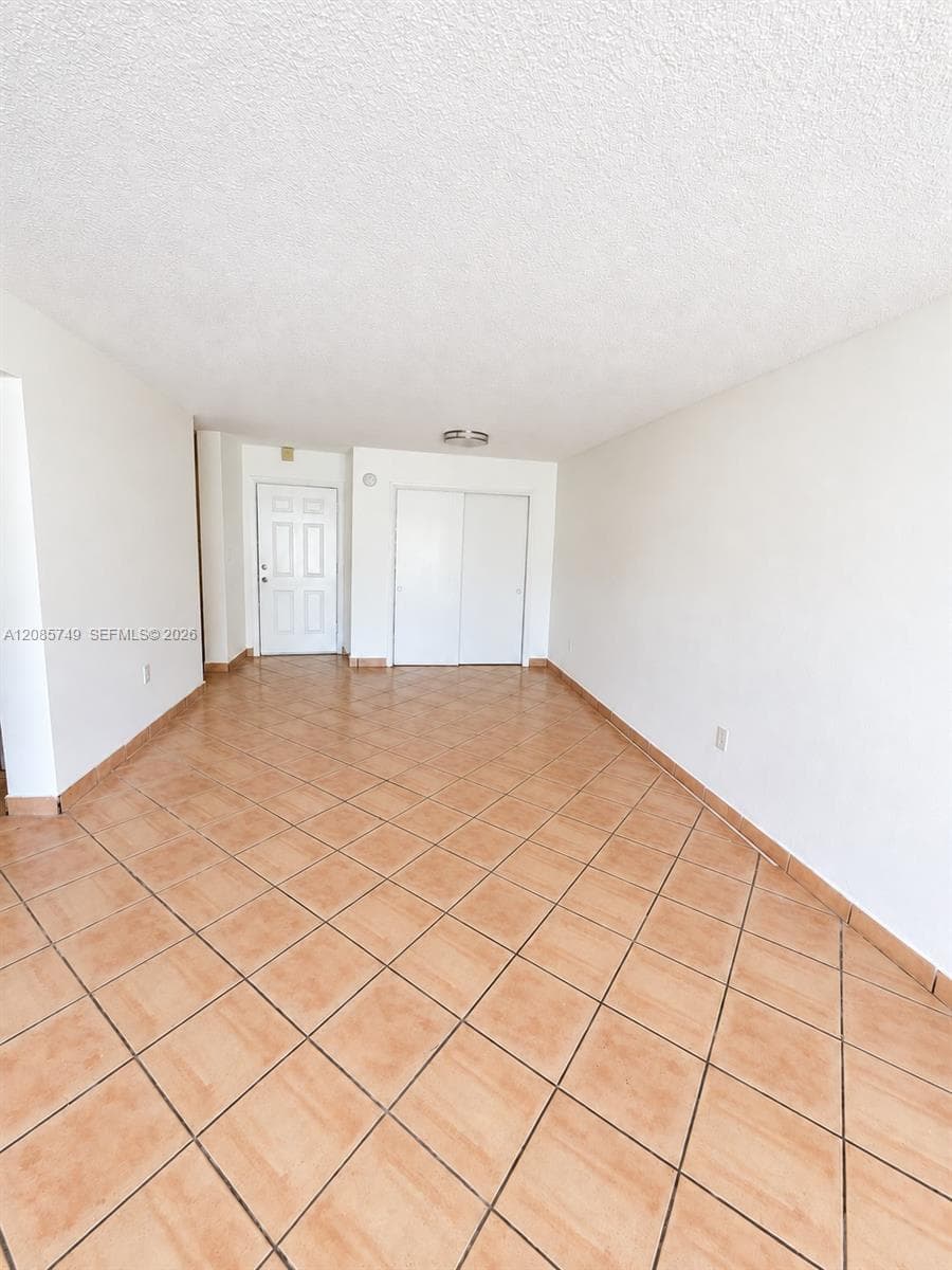 POINT BAY NORTH CONDO · #11 in Miami - Photo 5