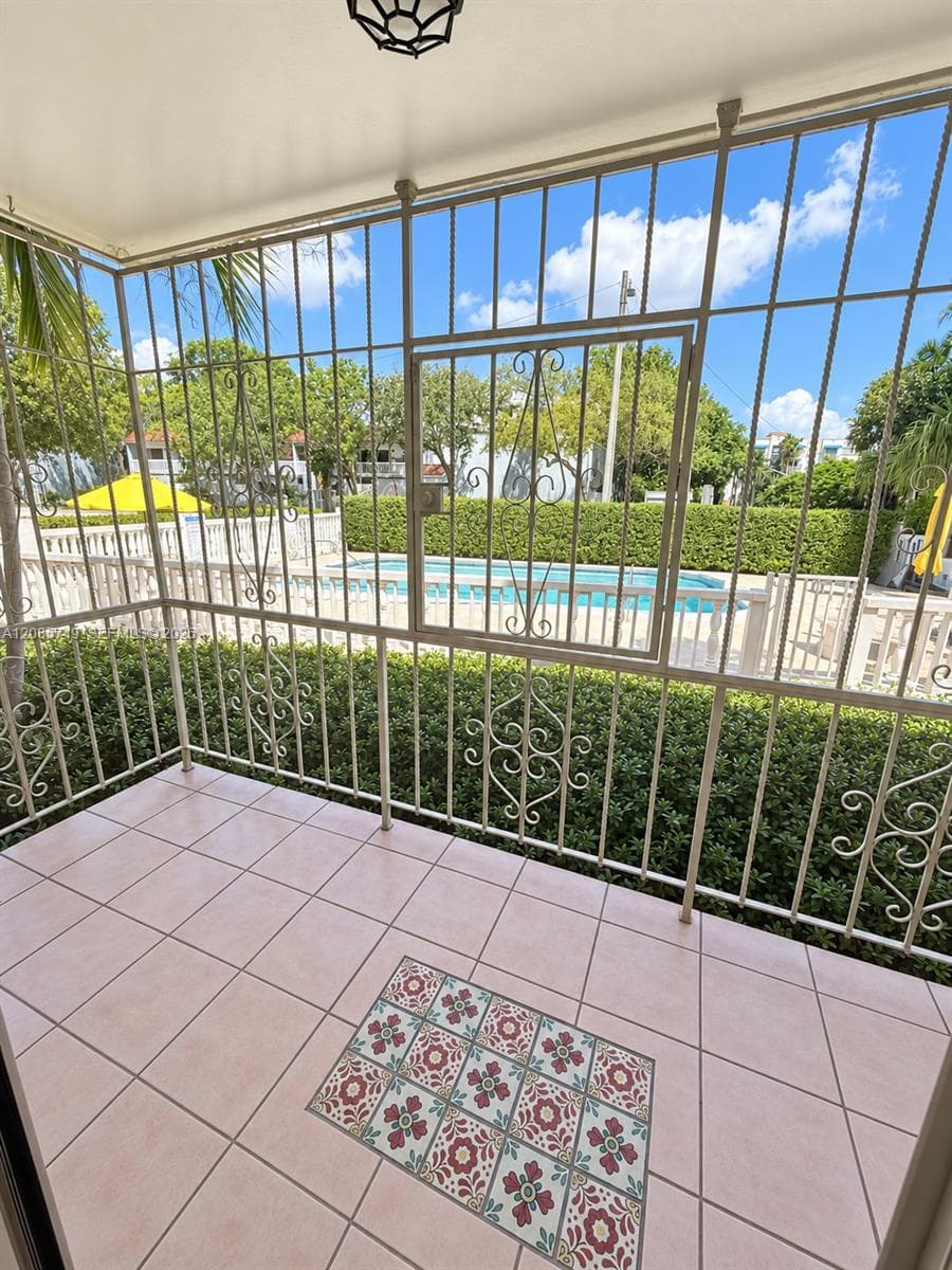 POINT BAY NORTH CONDO · #11 in Miami - Photo 10