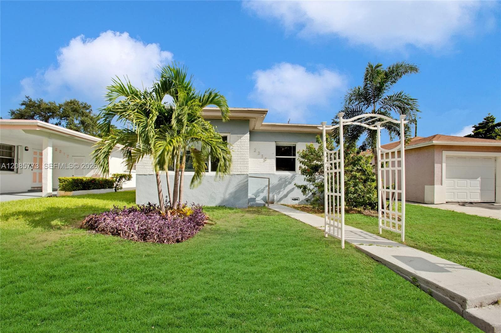 2315 Hope St photo 1