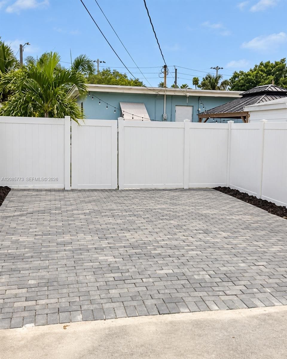 2315 Hope St photo 20