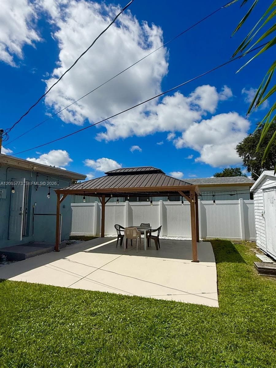 2315 Hope St photo 19