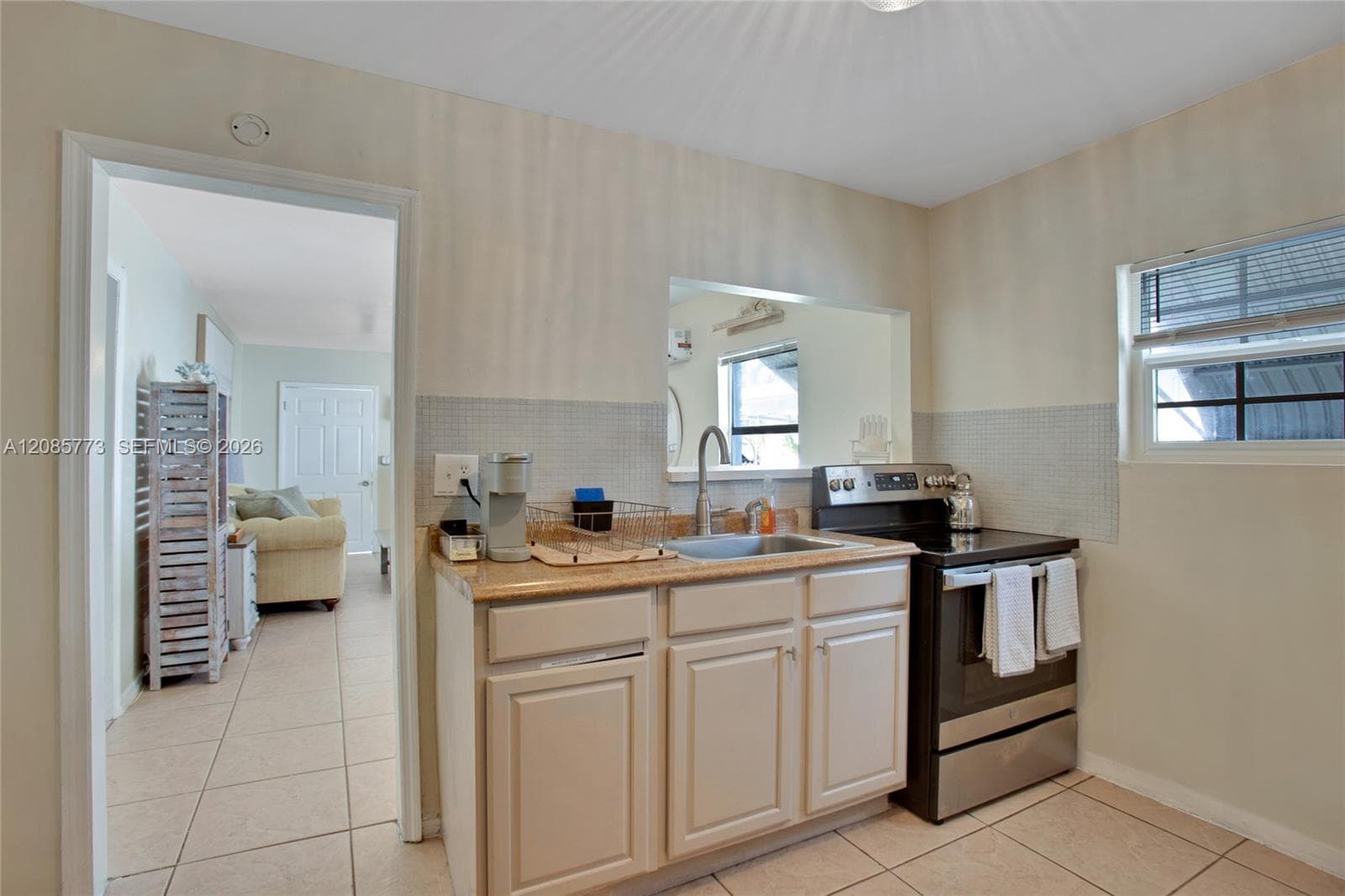 2315 Hope St photo 8