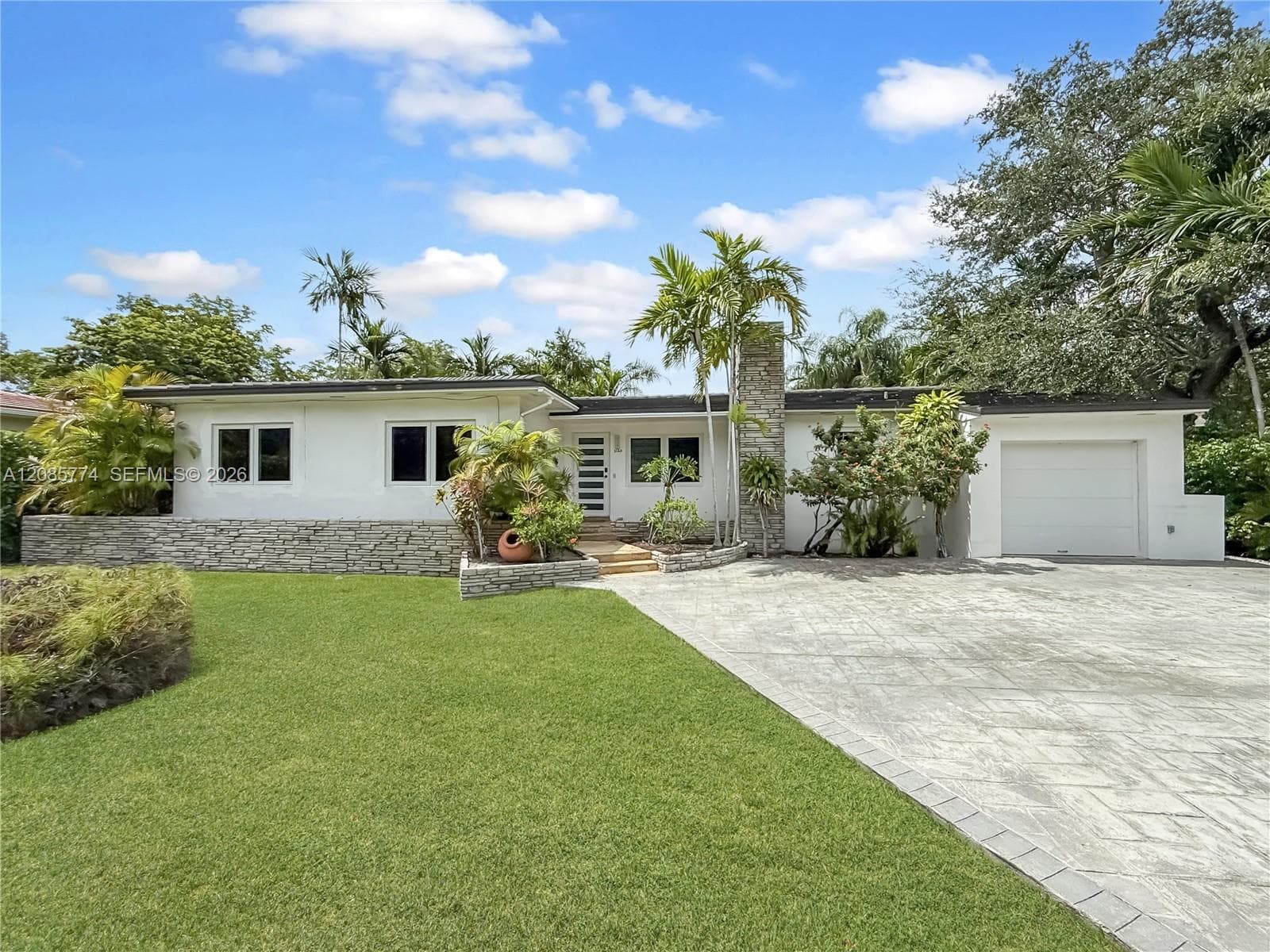 3128 Coconut Grove Dr photo 2