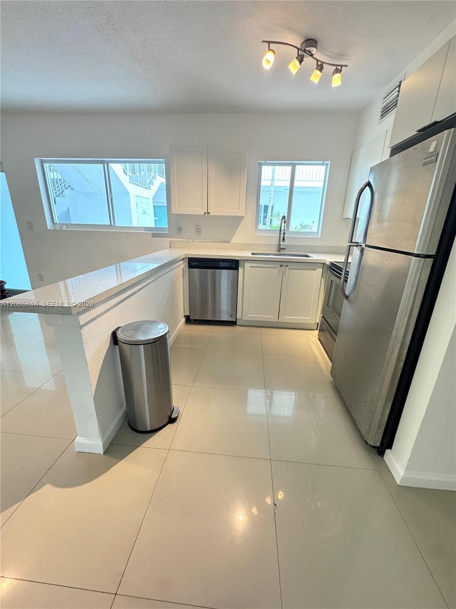 BISCAYNE BCH SUB · #2 in Miami Beach - Photo 2