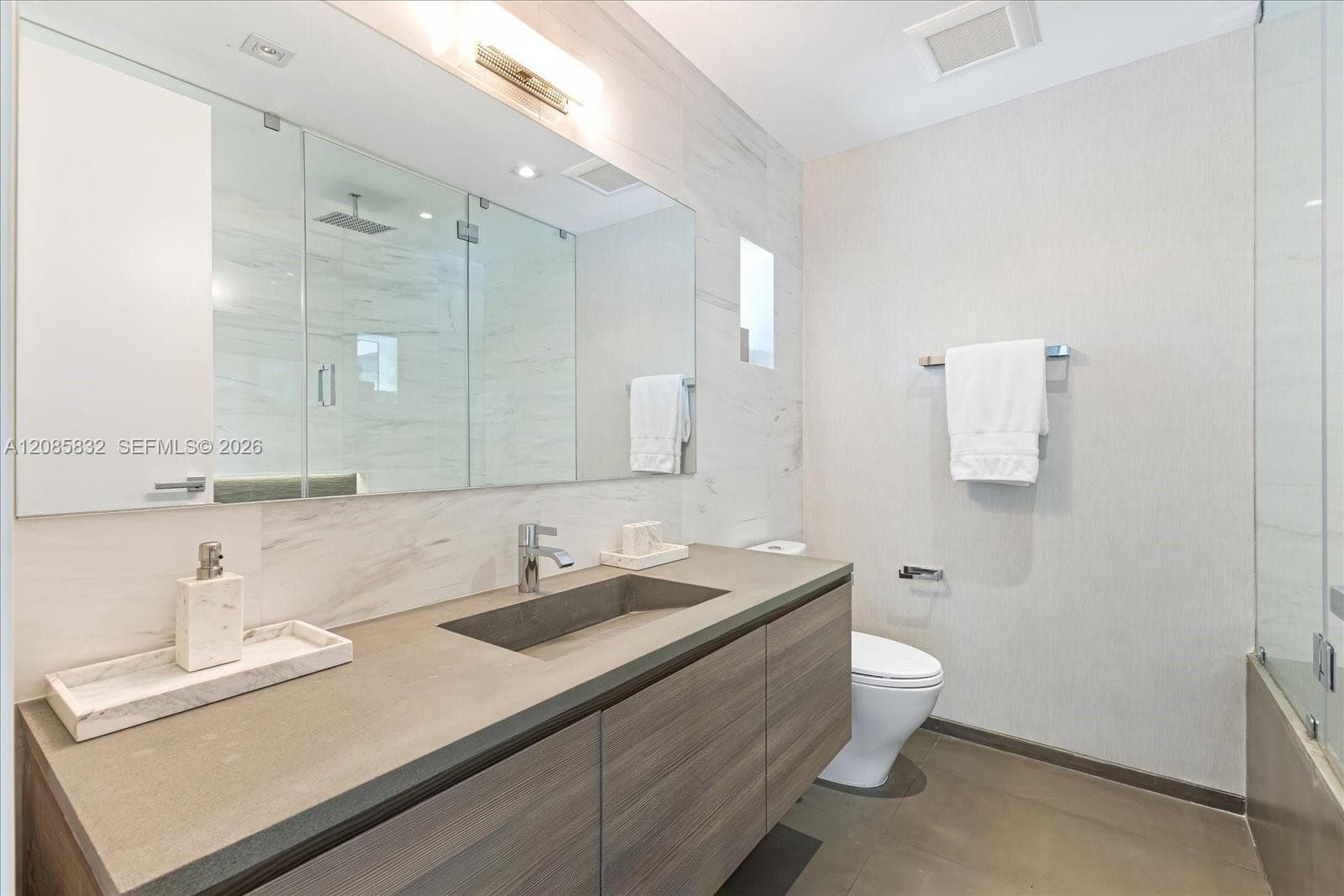 401 E Rivo Alto Dr photo 26
