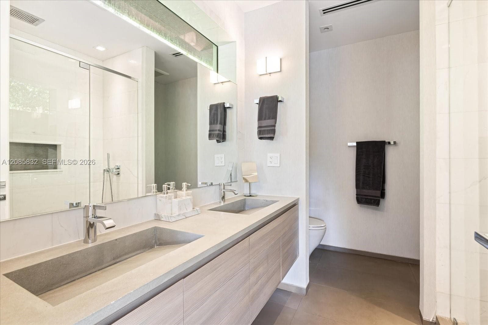 401 E Rivo Alto Dr photo 32