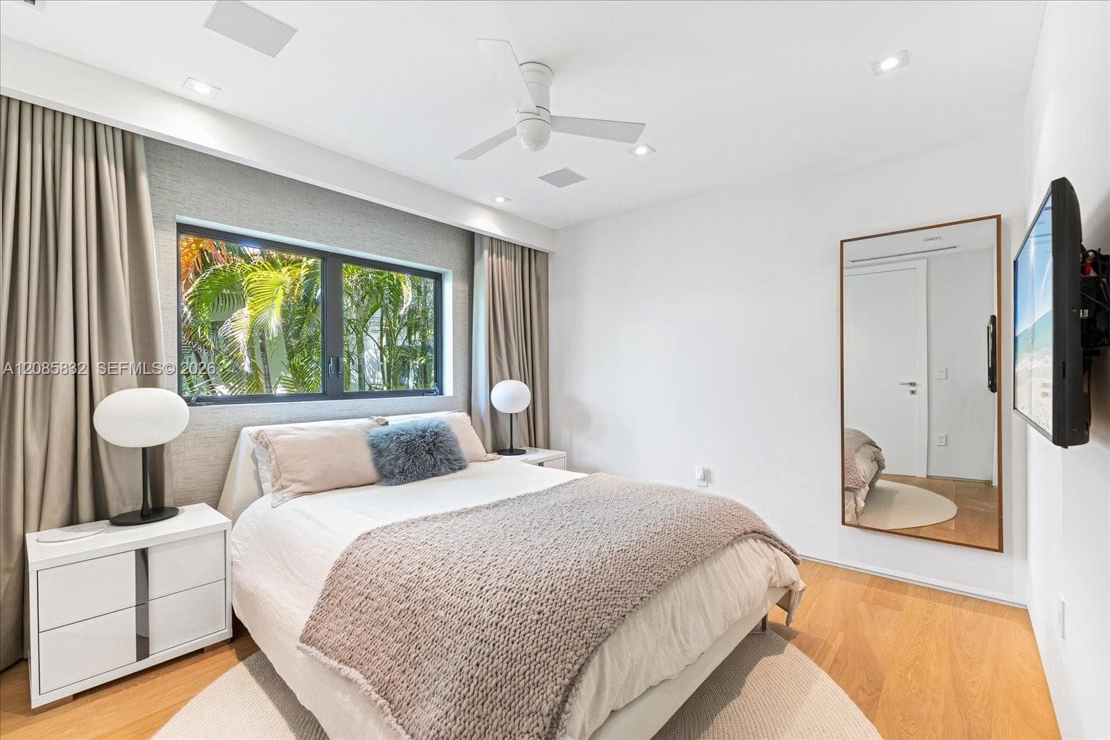401 E Rivo Alto Dr photo 25
