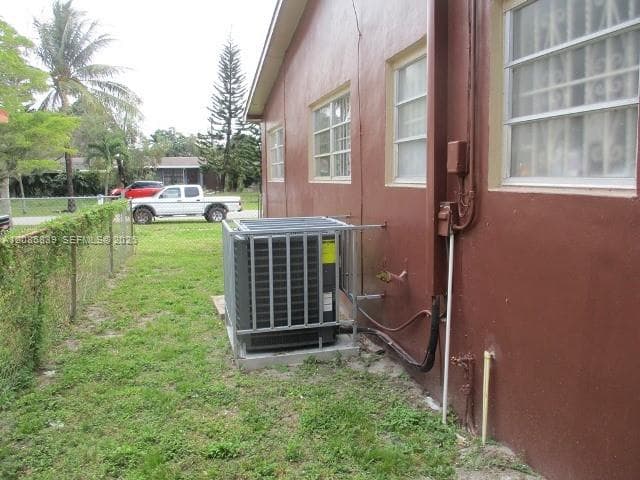 205 NE 175th St photo 14