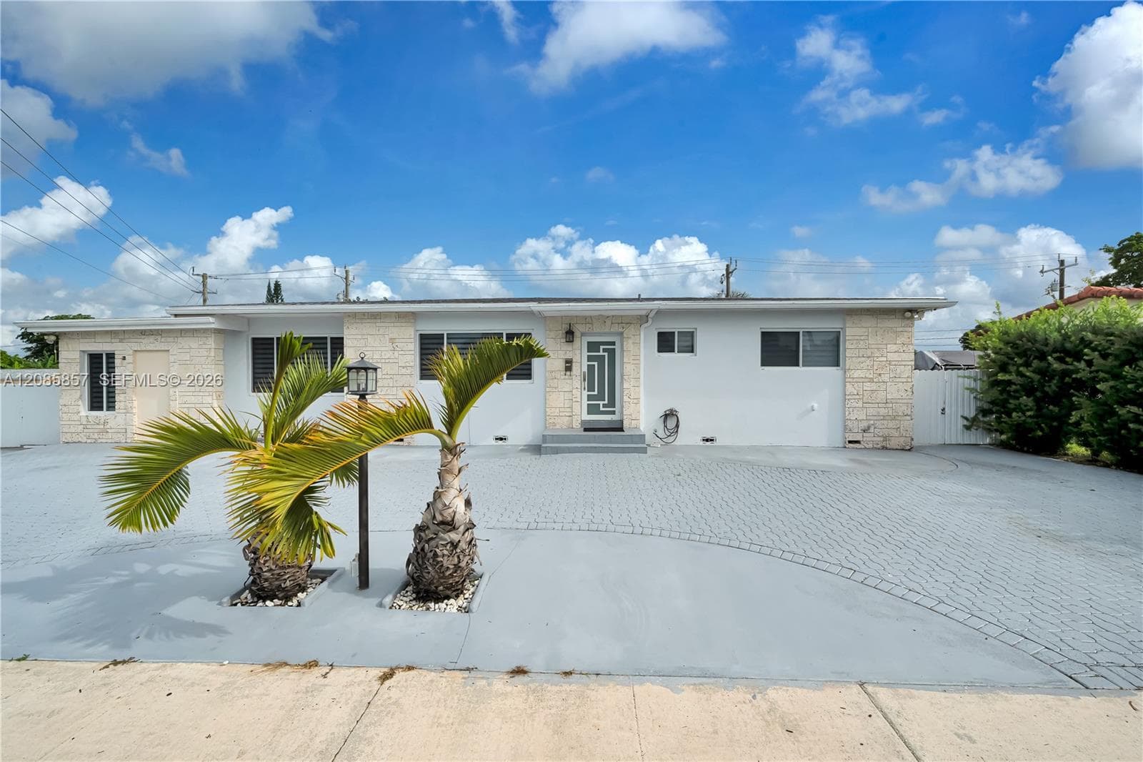 9365 SW 44th St photo 2
