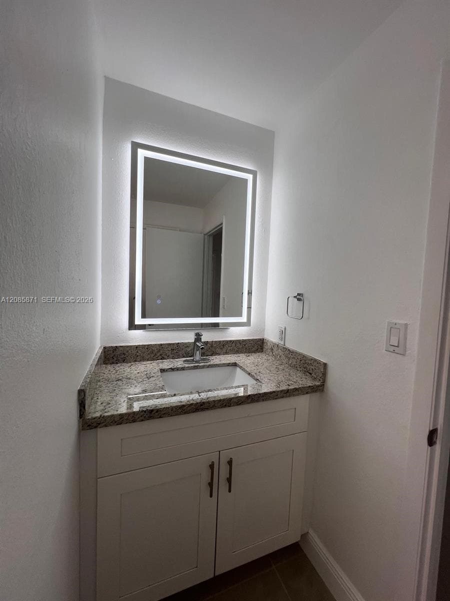 BISCAYNE BEACH CLUB CONDO · #10211 in Miami - Photo 4