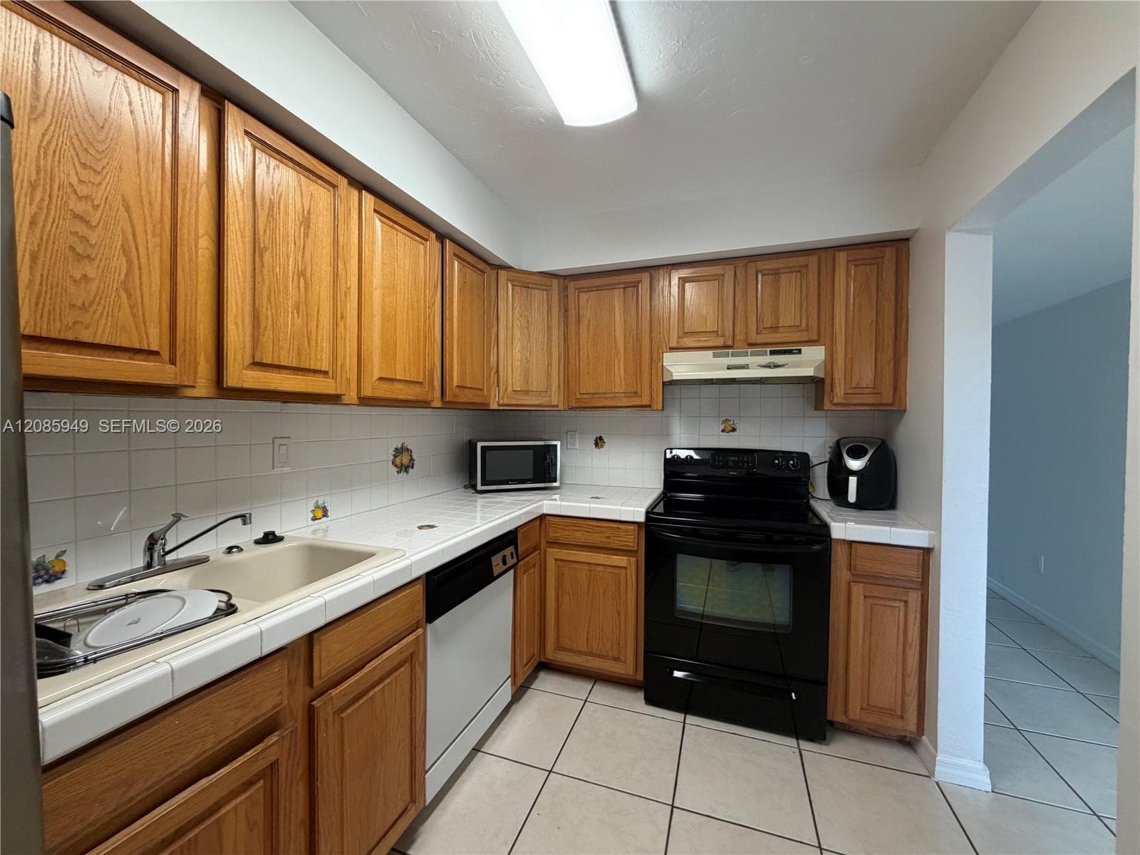 CASTLE APTS CONDO · #229 in Miami - Photo 8