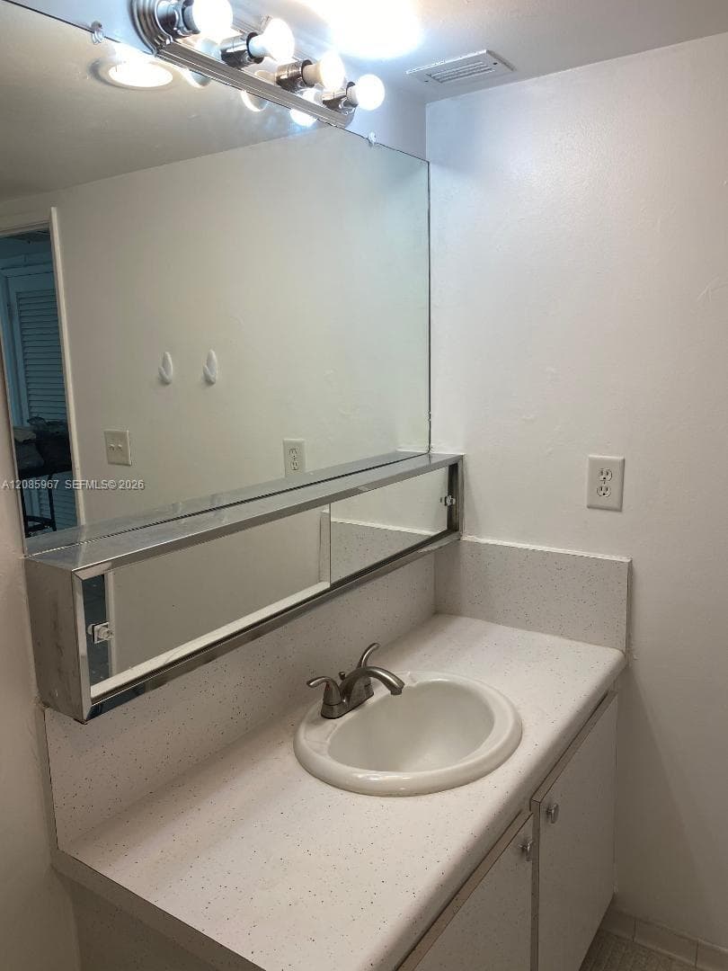 OCEANVIEW BUILDING B COND · #1025 in Sunny Isles Beach - Photo 17