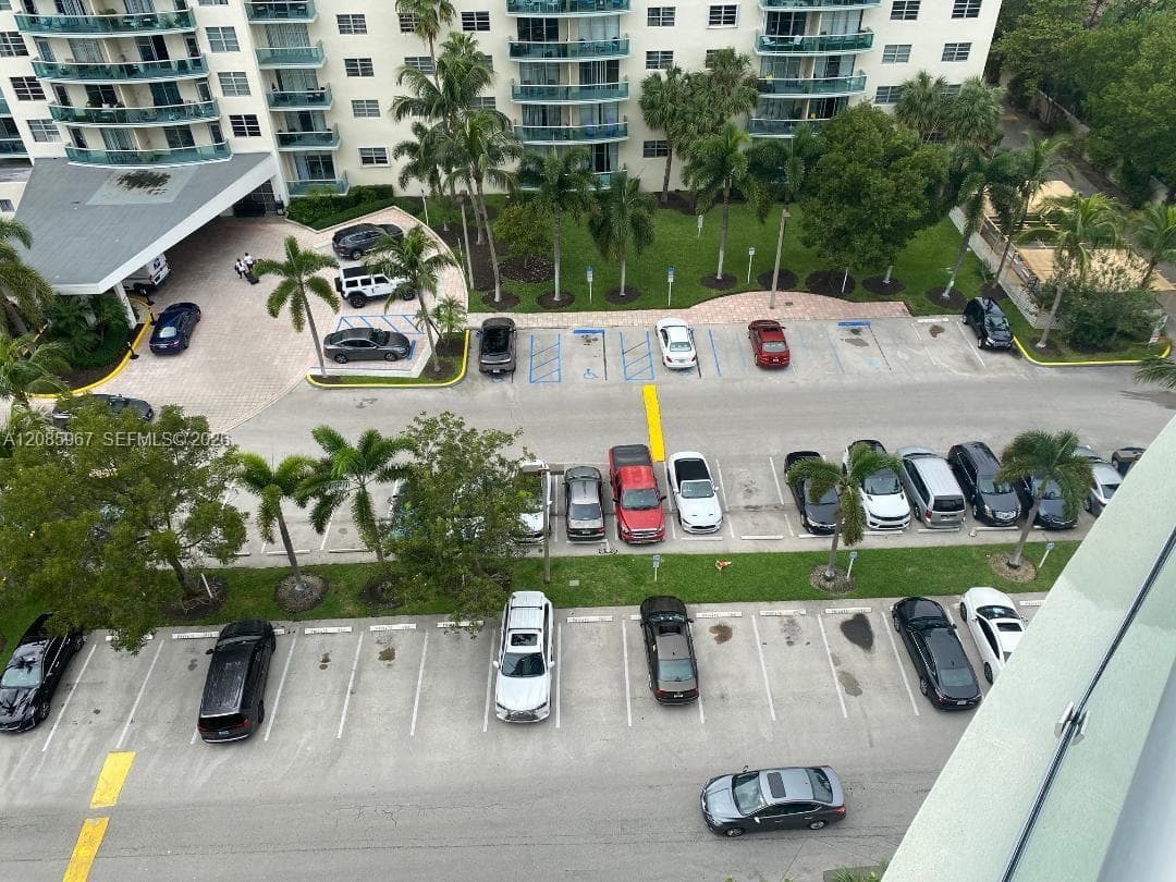 OCEANVIEW BUILDING B COND · #1025 in Sunny Isles Beach - Photo 4
