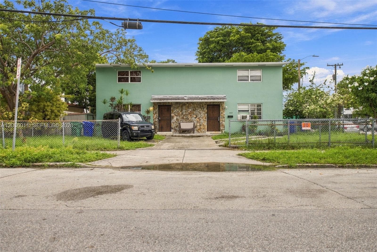 882 NW 2nd St photo 2