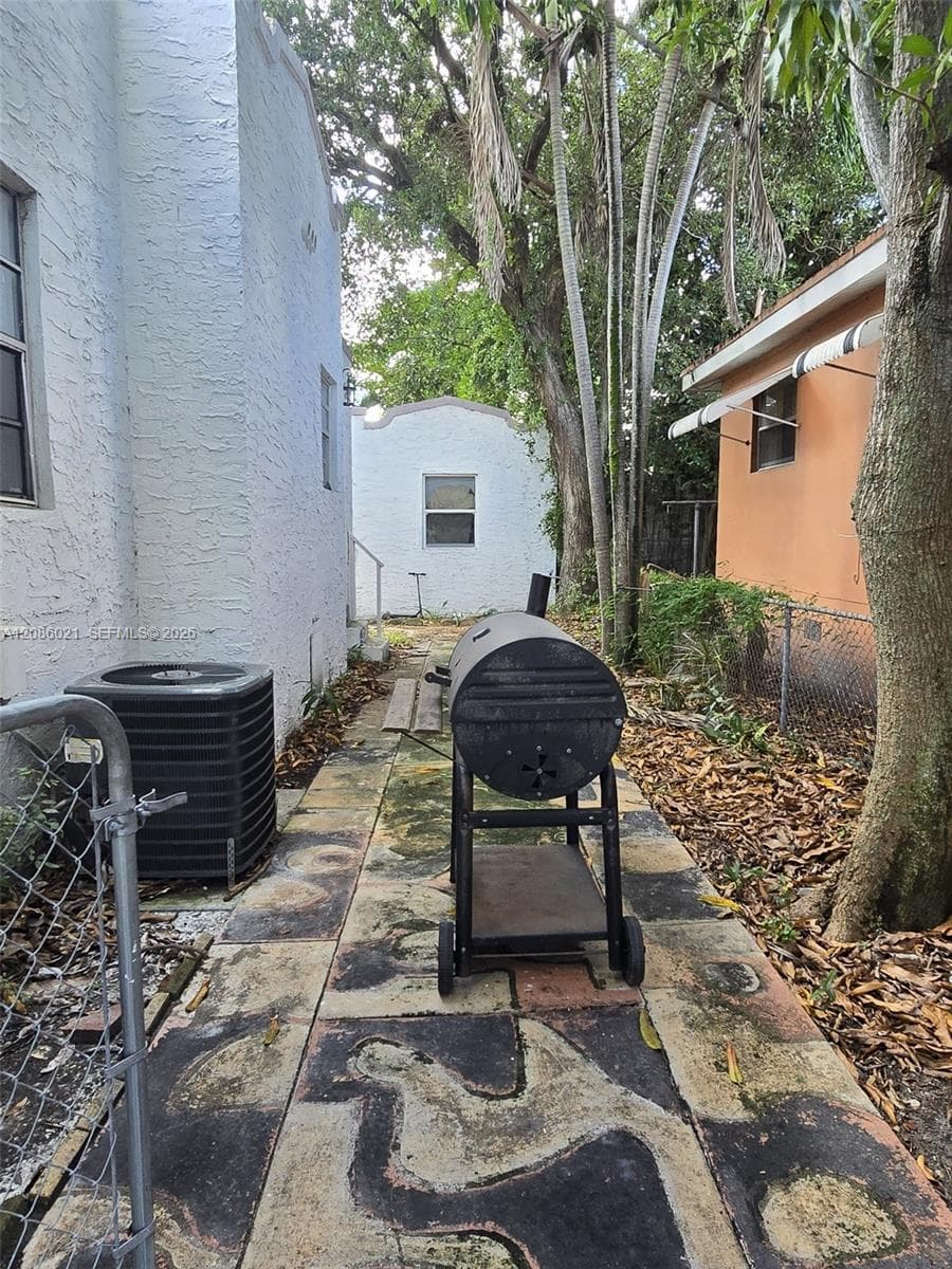 1250 NW 55th St photo 3