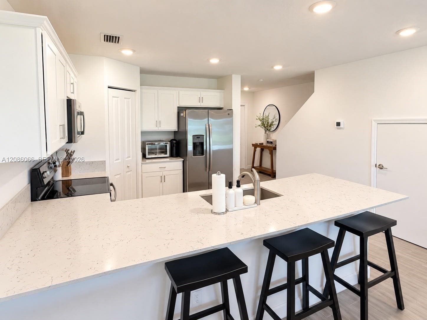 5013 Woods Edge Cir photo 3