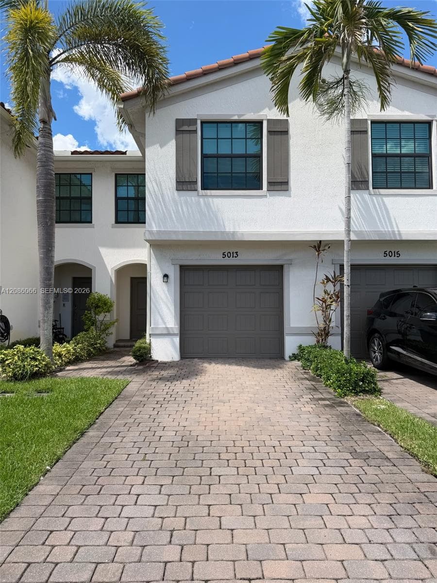 5013 Woods Edge Cir photo 1