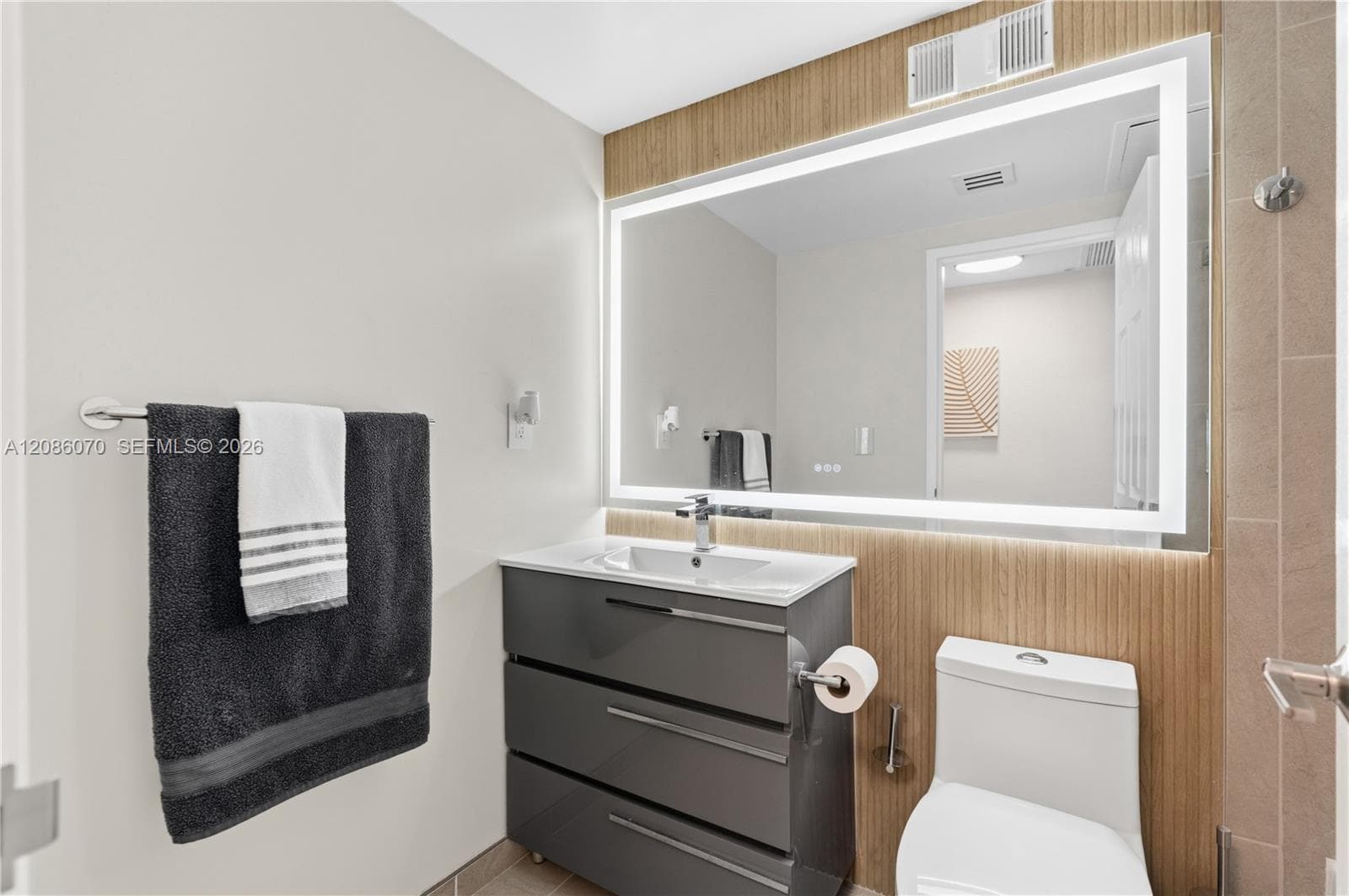 WAVE CONDO · #927 (available April 15) in Hollywood - Photo 8